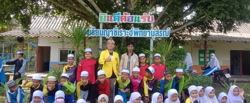 naufal bersama siswa banyak